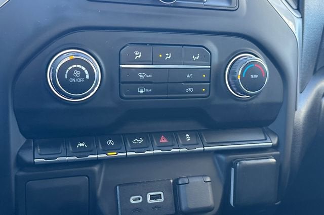 2022 Chevrolet Silverado 1500 Crew Cab Short Box 4-Wheel Drive Custom