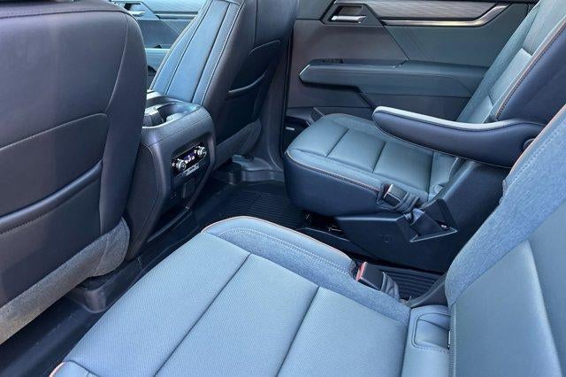 2026 GMC Acadia AWD AT4