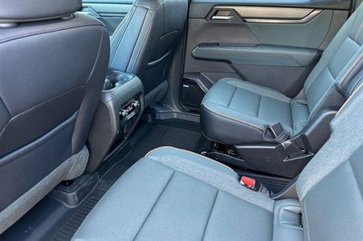 2026 GMC Acadia AWD AT4