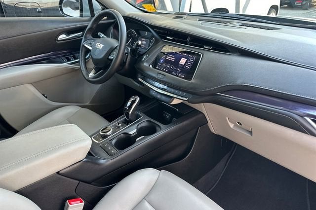 2023 Cadillac XT4 Luxury