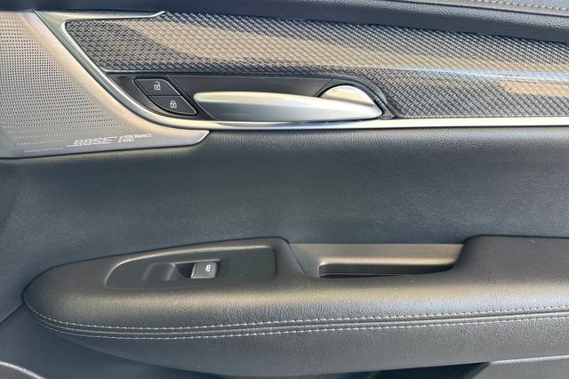 2025 Cadillac XT5 Sport