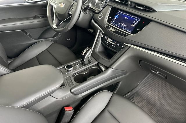 2025 Cadillac XT6 Luxury