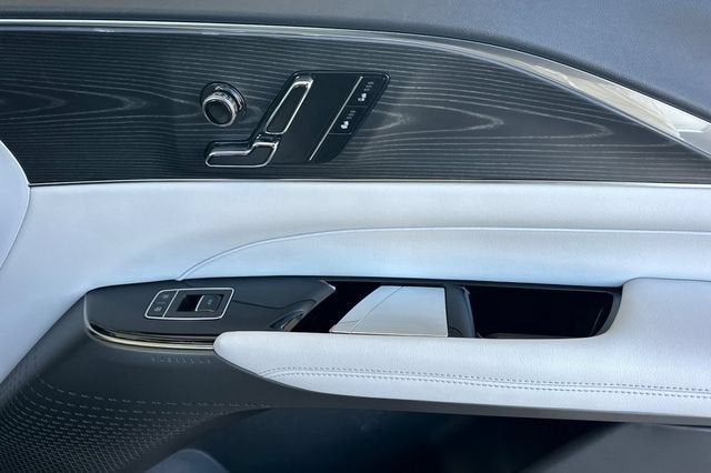 2024 Cadillac LYRIQ Luxury 1