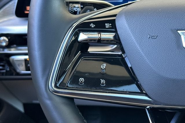 2024 Cadillac LYRIQ Luxury 1