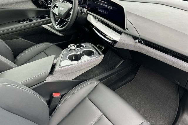 2025 Cadillac OPTIQ Luxury 1