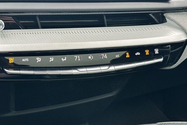 2025 Cadillac OPTIQ Luxury 1