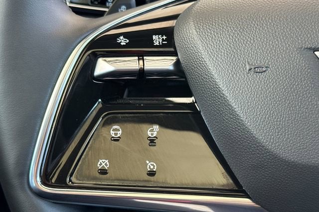 2025 Cadillac OPTIQ Luxury 1