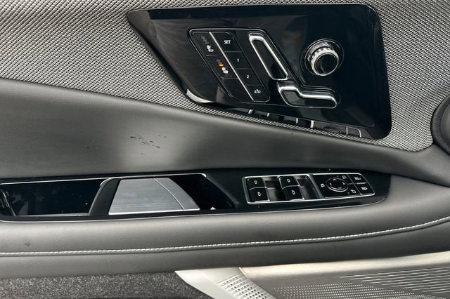 2025 Cadillac OPTIQ Luxury 1