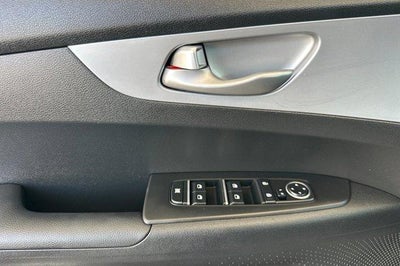 2023 Kia Forte LXS IVT
