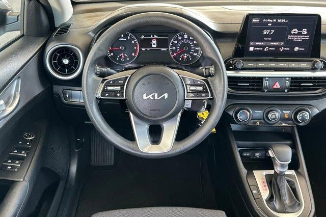 2023 Kia Forte LXS IVT