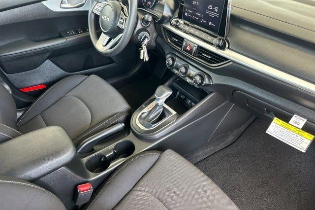 2023 Kia Forte LXS IVT