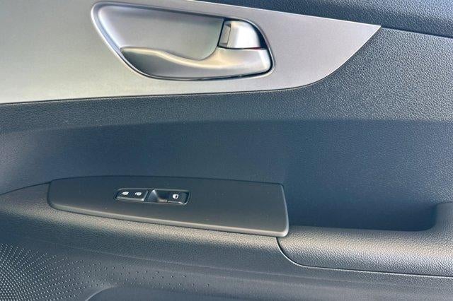 2023 Kia Forte LXS IVT