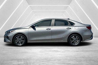 2023 Kia Forte LXS IVT