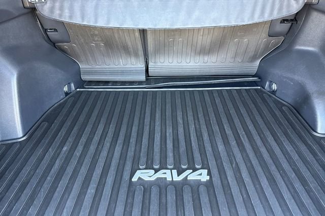 2020 Toyota RAV4 Hybrid LE
